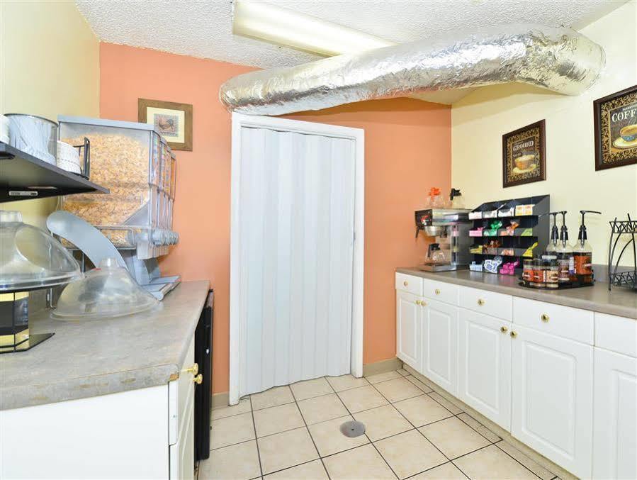 Americas Best Value Inn - Fredericksburg North Dış mekan fotoğraf